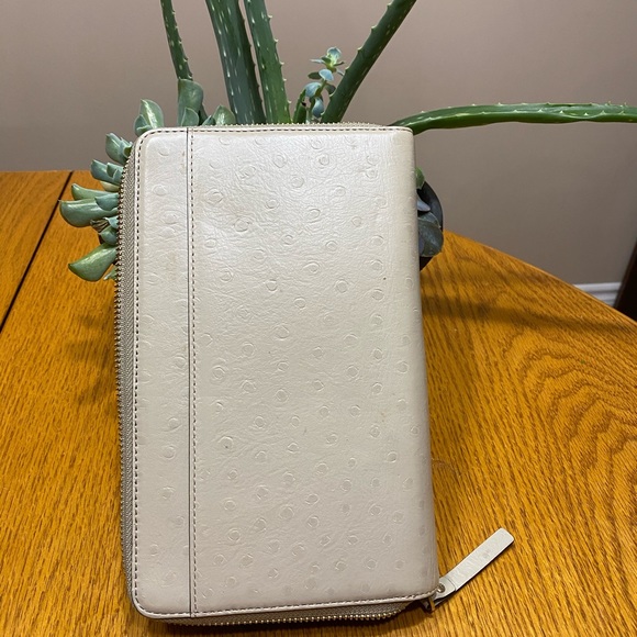 Kate Spade Large Wallet - Picture 5 of 5